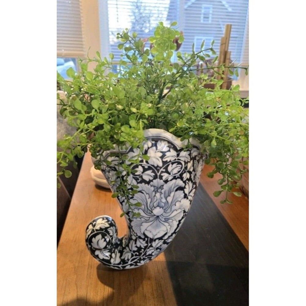 Vintage Maitland-Smith Blue & White Chinoiserie Porcelain Cornucopia Vase